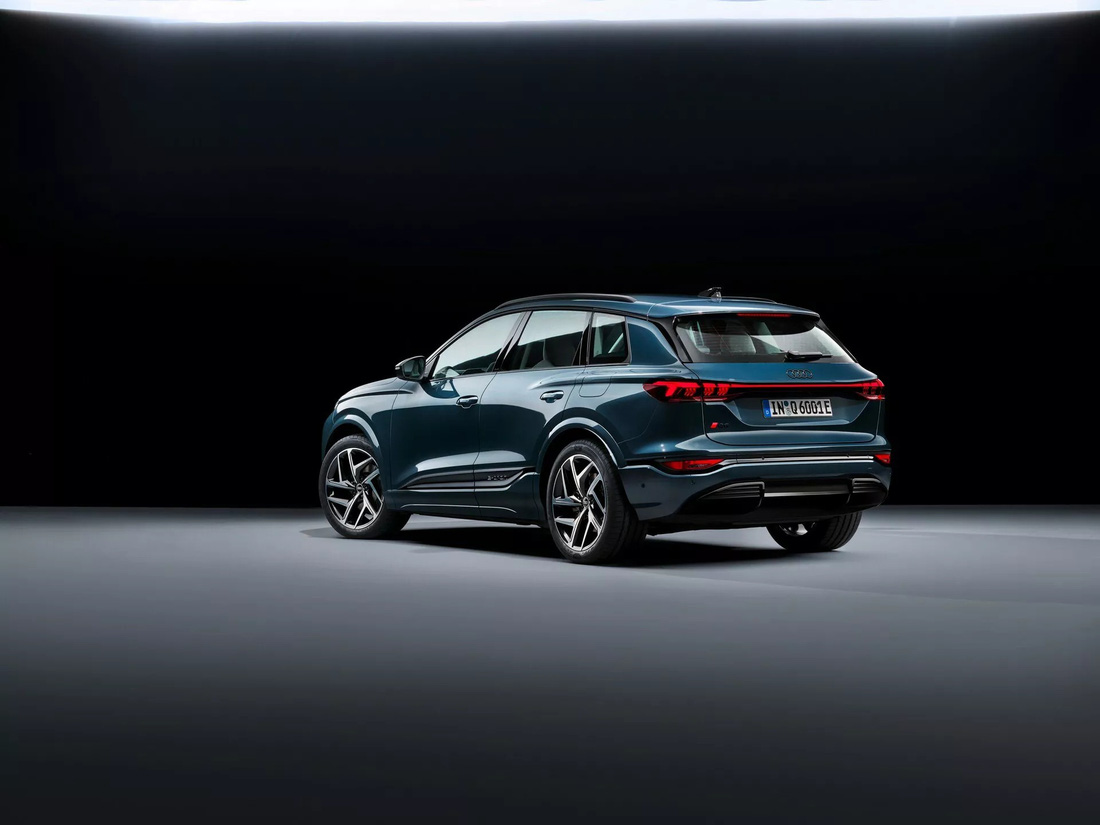 Audi Q6 e-tron 2025 ra mắt: Chủ lực xe điện tầm trung mới- Ảnh 7.