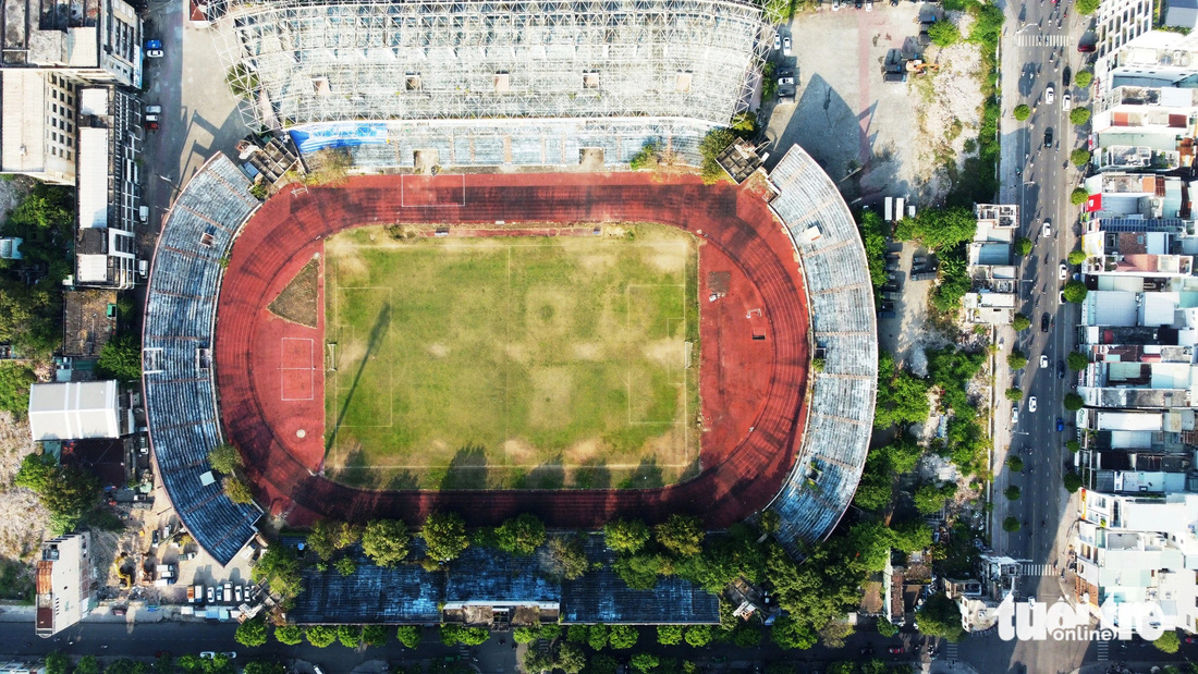 Sân vận động Chi Lăng nằm ở trung tâm thành phố - Ảnh: ĐOÀN CƯỜNG