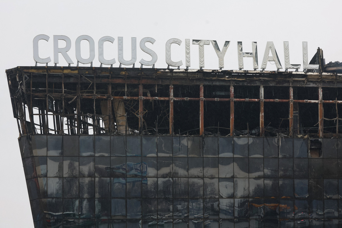 Đến sáng 23-3, đám cháy tại hiện trường đã được dập tắt hoàn toàn. Nhà hát Crocus bị tàn phá nghiêm trọng - Ảnh: AFP
