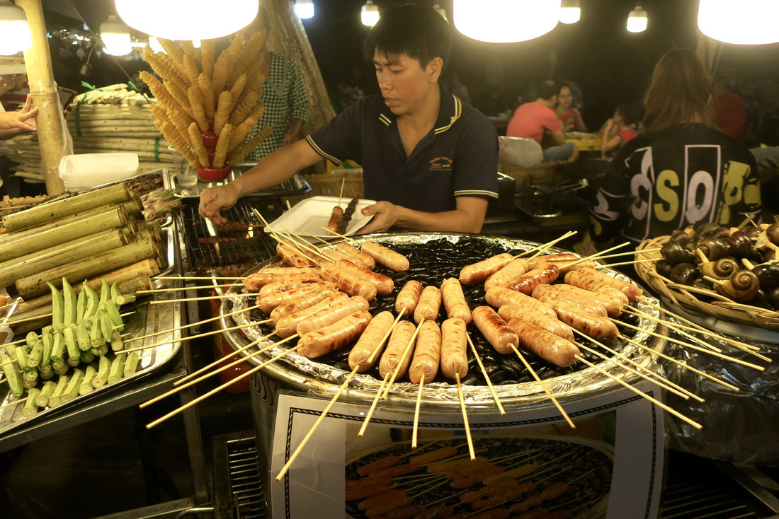 Lễ hội ẩm thực trong Thảo cầm viên Sài Gòn - Ảnh: T.T.D