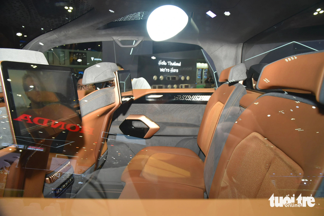Bán tải VinFast VF Wild tạo chú ý ở triển lãm ô tô Bangkok bằng loạt tính năng như xe sang- Ảnh 15.