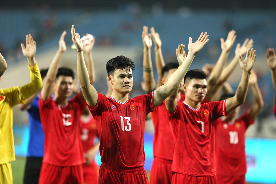 Bóng đá Việt Nam đang trong giai đoạn khó khăn - Ảnh: HOÀNG TÙNG