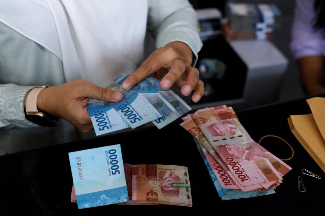 Tiền Indonesia - Ảnh minh họa: REUTERS