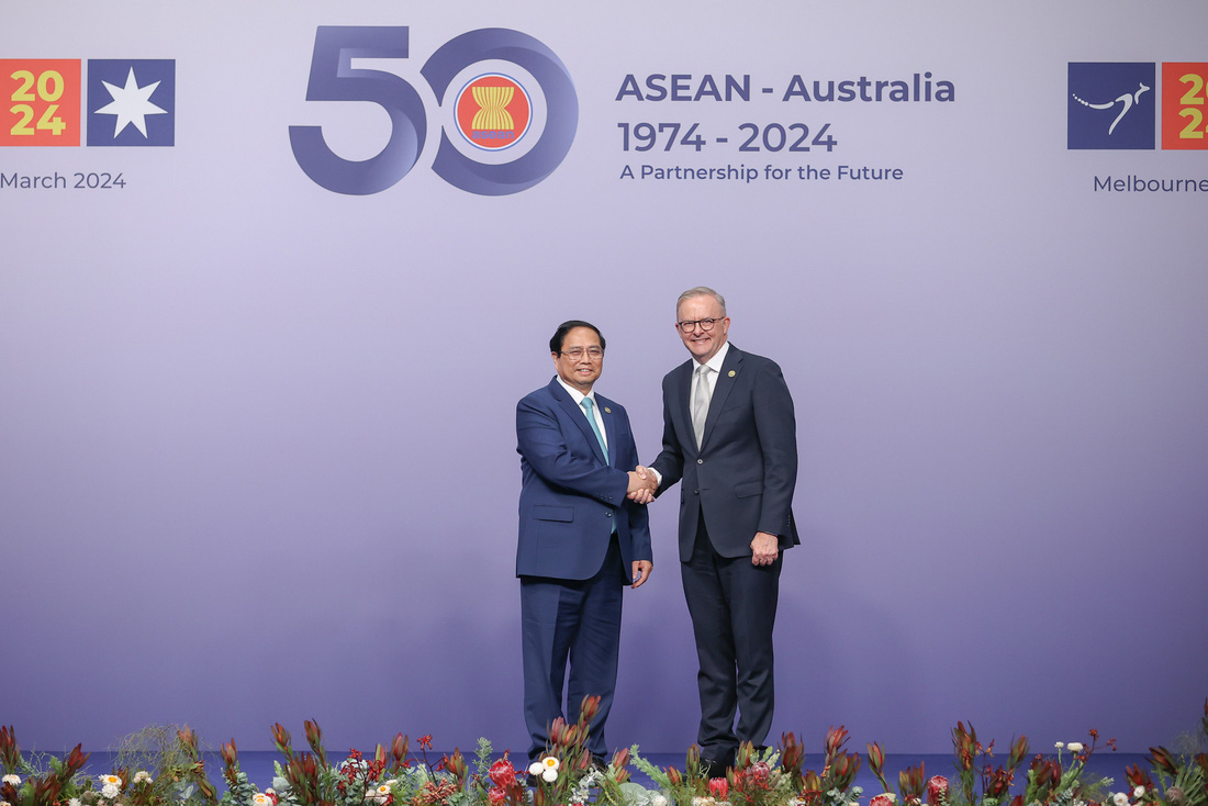 Thủ tướng Úc Anthony Albanese đón Thủ tướng Phạm Minh Chính - Ảnh: NHẬT BẮC