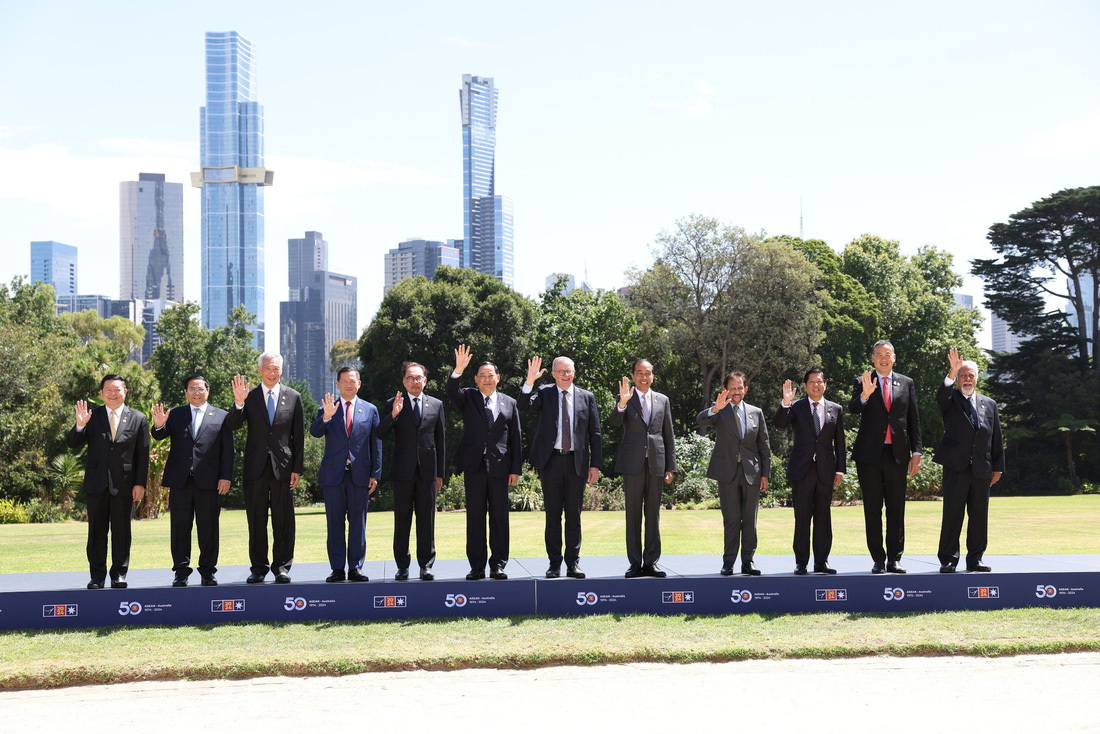 Thủ tướng Phạm Minh Chính cùng lãnh đạo Úc, ASEAN và Timor Leste chụp ảnh trước phiên họp hẹp - Ảnh: DƯƠNG GIANG