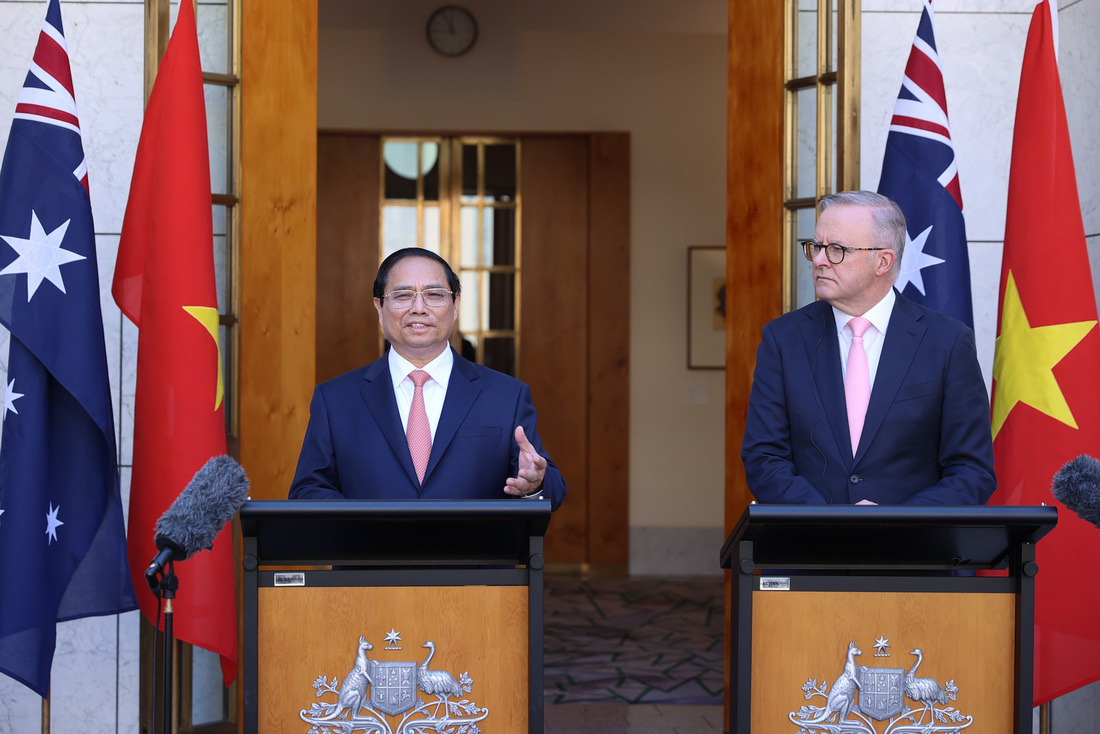 Thủ tướng Phạm Minh Chính và Thủ tướng Úc Anthony Albanese tại họp báo sau hội đàm ngày 7-3 - Ảnh: NHẬT BẮC