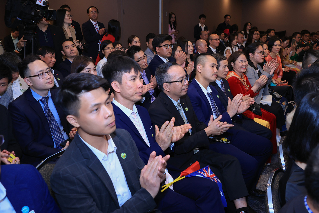 Đại diện cộng đồng người Việt ở Úc trong cuộc gặp với Thủ tướng Phạm Minh Chính ngày 7-3 - Ảnh: NHẬT BẮC