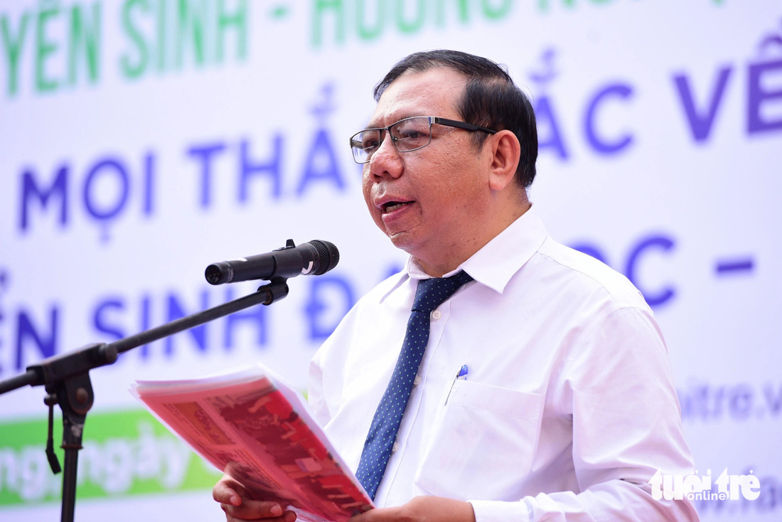 Ông Võ Văn Hiếu - phó giám đốc Sở Giáo dục - Đào tạo tỉnh Tiền Giang - phát biểu tại chương trình - Ảnh: DUYÊN PHAN