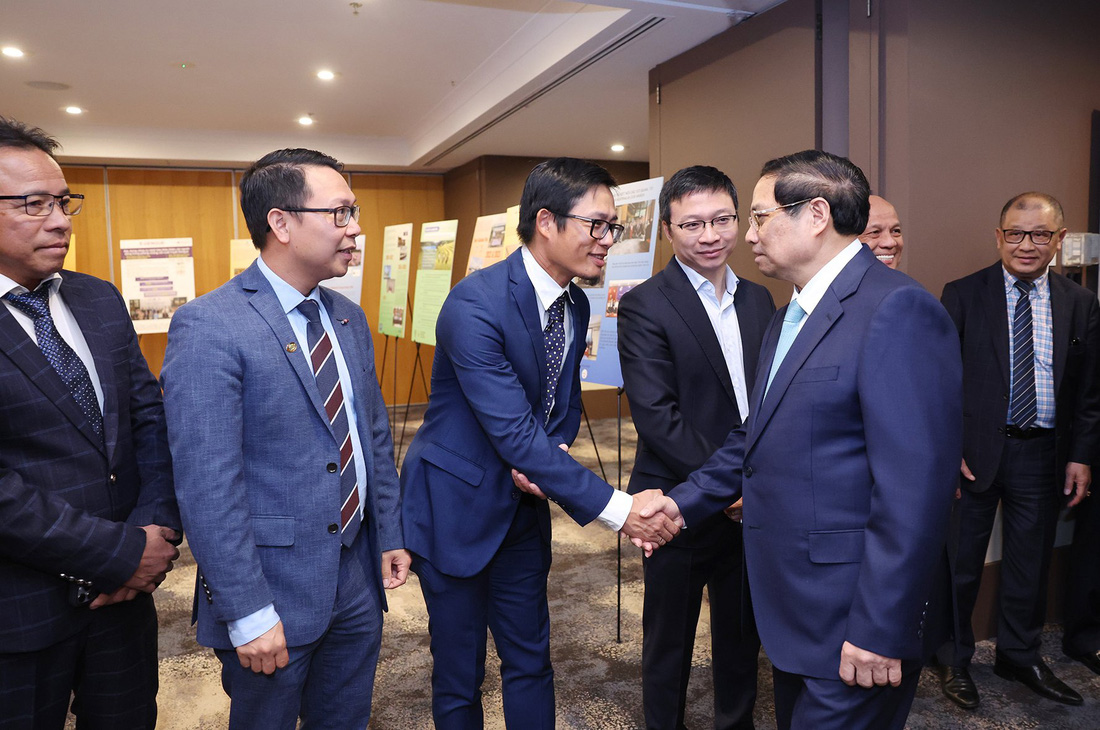 Thủ tướng Phạm Minh Chính tiếp Hội doanh nghiệp Việt Nam tại Úc - Ảnh: DƯƠNG GIANG