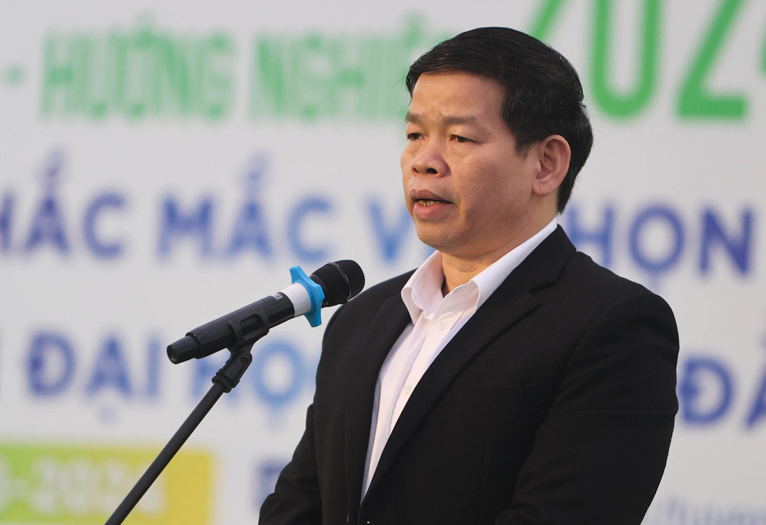 Ông Lương Văn Việt - giám đốc Sở GD-ĐT Hải Dương - phát biểu khai mạc chương trình - Ảnh: NGUYỄN KHÁNH