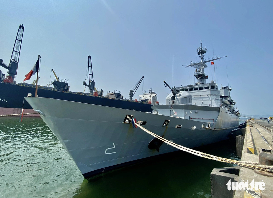 Khinh hạm Vendemiaire của Hải quân Pháp vừa cập cảng Tiên Sa, Đà Nẵng - Ảnh: TRƯỜNG TRUNG