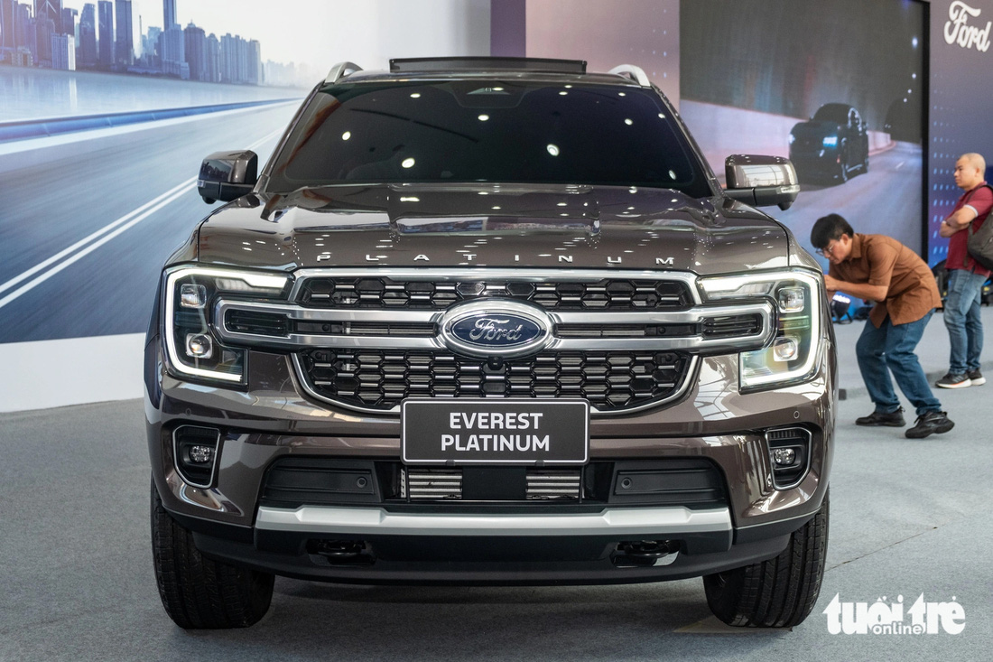 Sau khi chuyển sang thế hệ mới, Ford Everest trở thành vua doanh số, thường xuyên nằm trên Toyota Fortuner và Hyundai Santa Fe. Trong năm 2023, doanh số Everest đạt 9.960 xe. Bản Platinum mang đến thêm lựa chọn cho khách Việt, hứa hẹn giúp mẫu SUV Mỹ tiếp tục giữ vị trí số 1 trong năm nay.