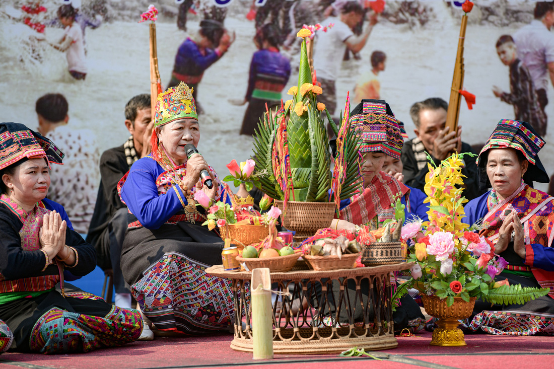 Mừng Tết té nước của người Lào ở Điện Biên- Ảnh 10.
