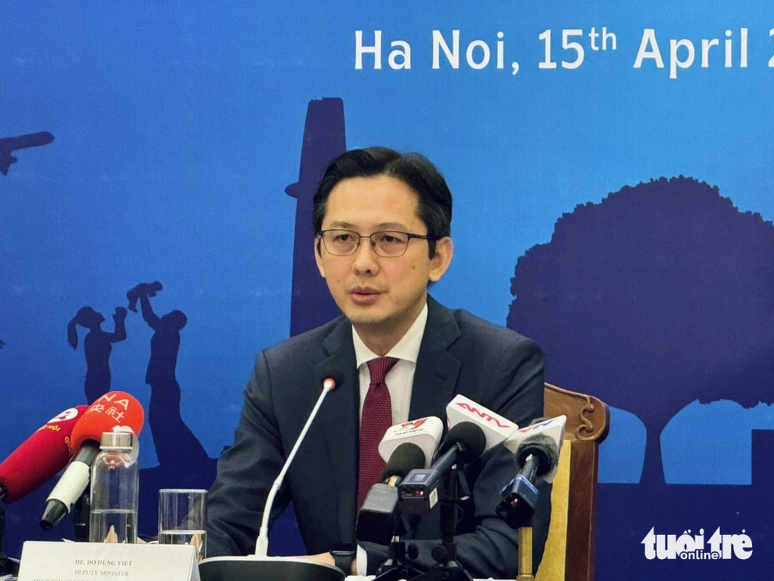 Thứ trưởng Bộ Ngoại giao Đỗ Hùng Việt đã trả lời nhiều câu hỏi tại họp báo về quá trình xây dựng báo cáo, vai trò của Việt Nam tại Hội đồng Nhân quyền Liên Hiệp Quốc, những khó khăn và thách thức của Việt Nam - Ảnh: DUY LINH
