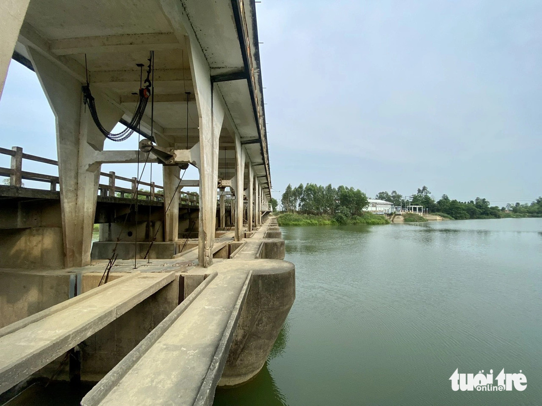 Đập dâng An Trạch và hai trạm bơm nước thô để cung cấp nước cho Đà Nẵng mỗi khi sông nhiễm mặn - Ảnh: TRƯỜNG TRUNG