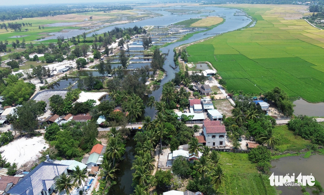 Sông chảy qua xã Bình Hải, huyện Thăng Bình rất hẹp - Ảnh: LÊ TRUNG