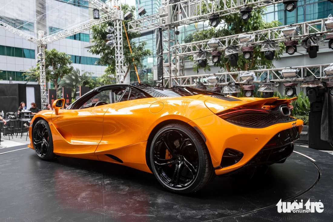 Hiện nay, ở Việt Nam đã có doanh nhân Hoàng Kim Khánh công khai đặt mua một chiếc McLaren 750S Spider vào hồi tháng 7-2023.