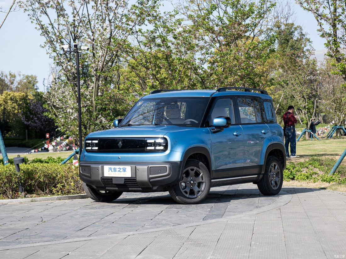 Baojun Yep Plus 2024 được phân phối với hai cấu hình có giá 93.800 NDT (306 triệu đồng) và 103.800 NDT (339 triệu đồng). Nếu xét theo mức giá quy đổi, giá này không đắt hơn Wuling Mini EV bản cao nhất (279 triệu đồng) quá nhiều, và còn thấp hơn những mẫu xe hạng A tại Việt Nam - Ảnh: Autohome