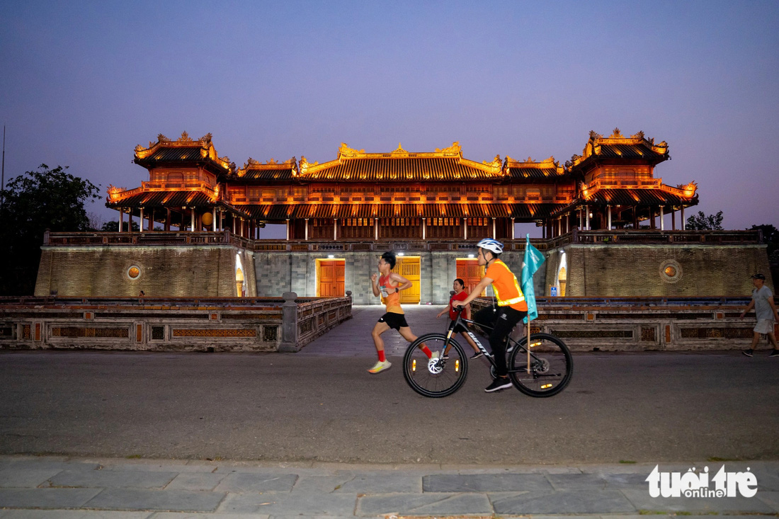 Đền đài, cung điện trong Kinh thành Huế là những điểm khó có thể bỏ qua trên cung đường chạy bộ ở Huế - Ảnh: LÊ ĐÌNH HOÀNG