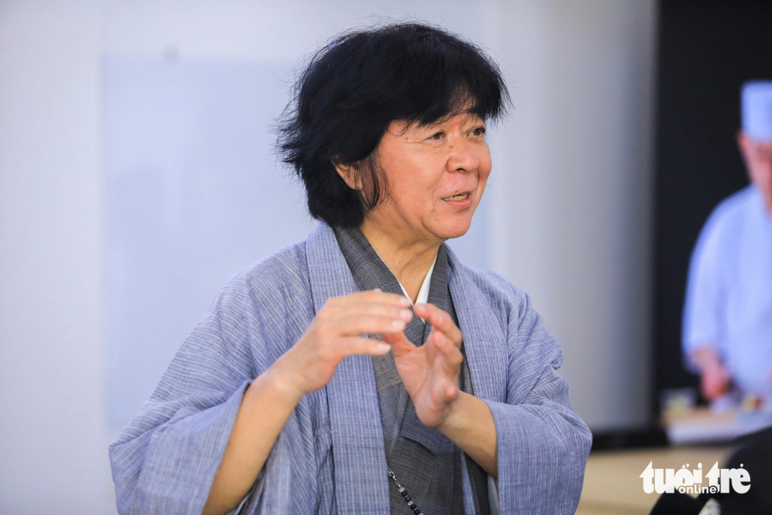 GS Hibino Terutoshi có hơn 35 năm nghiên cứu về sushi - Ảnh: DANH KHANG