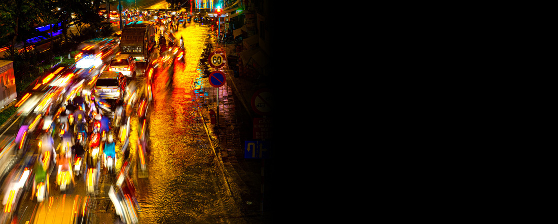 Đường phố Sài Gòn về đêm - Ảnh_ NGỌC TRẦN