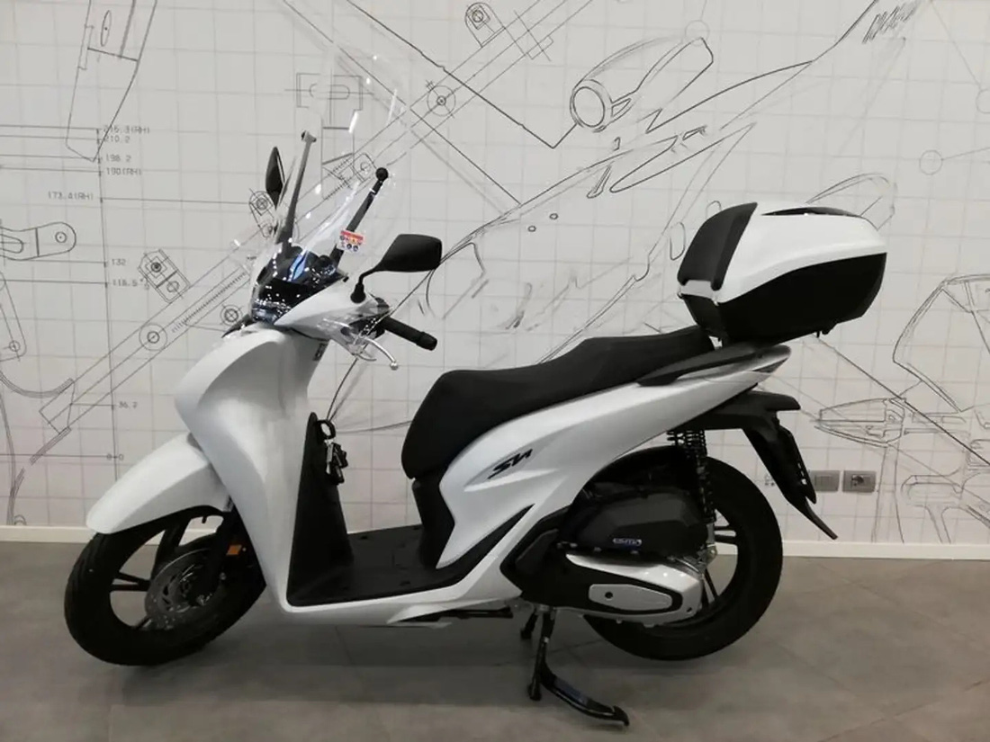 Honda SH 2024 thêm màu mới sang chảnh, giá quy đổi 98 triệu đồng- Ảnh 1.