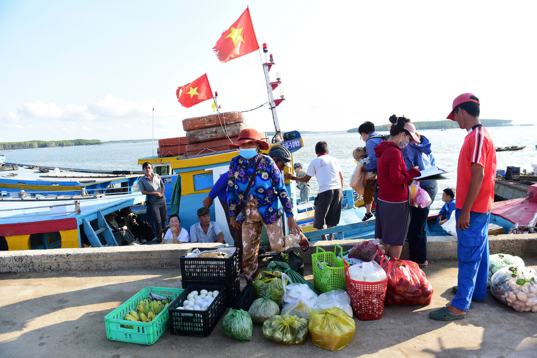 Cấp cứu bằng đường thủy để xã đảo Cần Giờ sẽ không còn là đảo xa- Ảnh 2.