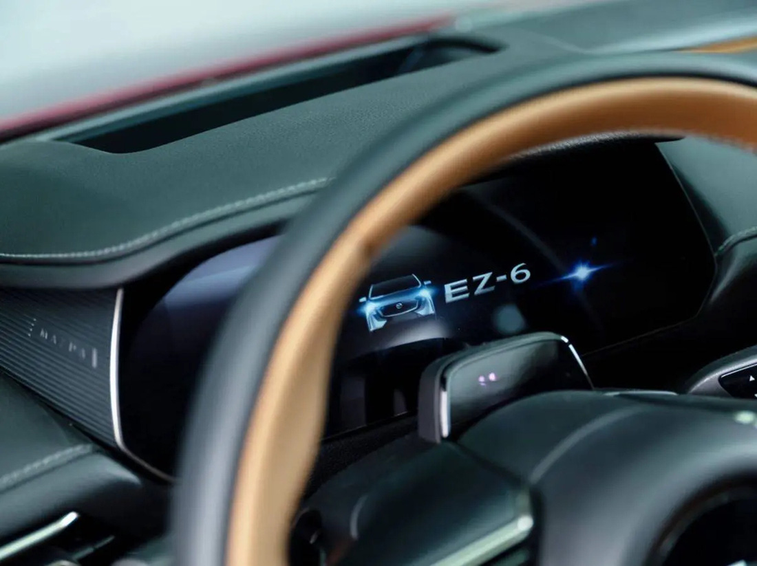 Về công nghệ an toàn, Mazda EZ-6 được trang bị camera 360 độ, cảm biến va chạm trước/sau cộng với gói tính năng ADAS tiên tiến. Mazda cho biết EZ-6 sẽ có hệ thống giảm thiểu tai nạn và hệ thống đỗ xe thông minh cho phép vận hành xe bằng giọng nói ngay cả khi người lái ở bên ngoài - Ảnh: Mazda