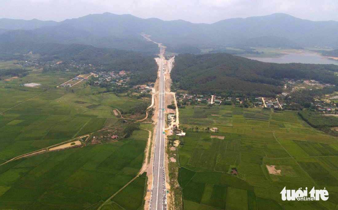 Dự án cao tốc Diễn Châu - Bãi Vọt có chiều dài hơn 49km qua hai tỉnh Nghệ An và Hà Tĩnh - Ảnh: DOÃN HÒA