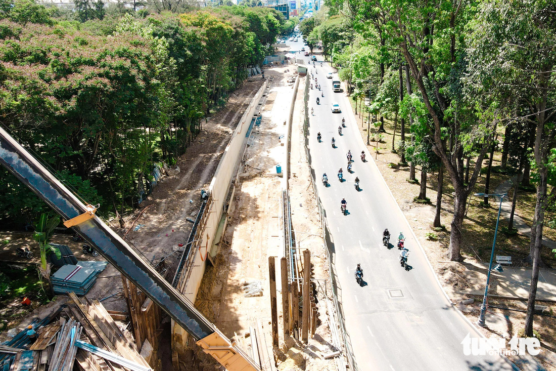 Hầm chui Phan Thúc Duyện - Trần Quốc Hoàn dài 40m, rộng 9m hiện đã thành hình phía công viên Hoàng Văn Thụ. Hầm chui là một trong những hạng mục của gói thầu số 9, thuộc dự án xây dựng đường nối Trần Quốc Hoàn - Cộng Hòa, đã triển khai thi công từ ngày 6-2-2023 - Ảnh: PHƯƠNG NHI