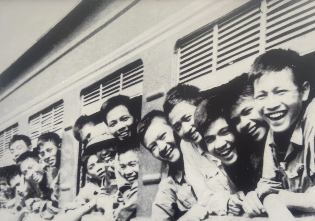 Quân đoàn 1 từ hậu phương hành quân bằng tàu hỏa tham gia Chiến dịch Hồ Chí Minh tháng 4-1975