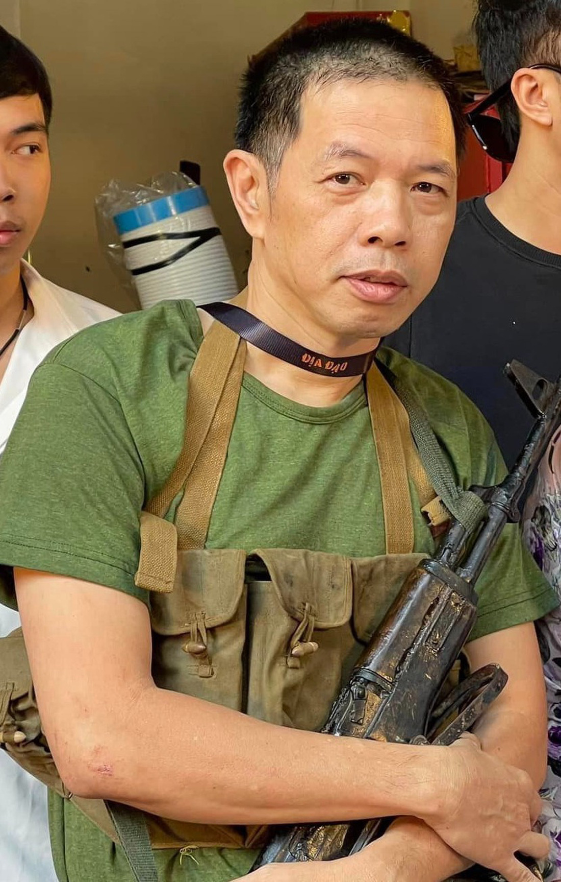 Diễn viên Thái Hòa trong trang phục du kích của vai diễn Bảy Theo - Ảnh: Facebook Lương Bích Ngọc