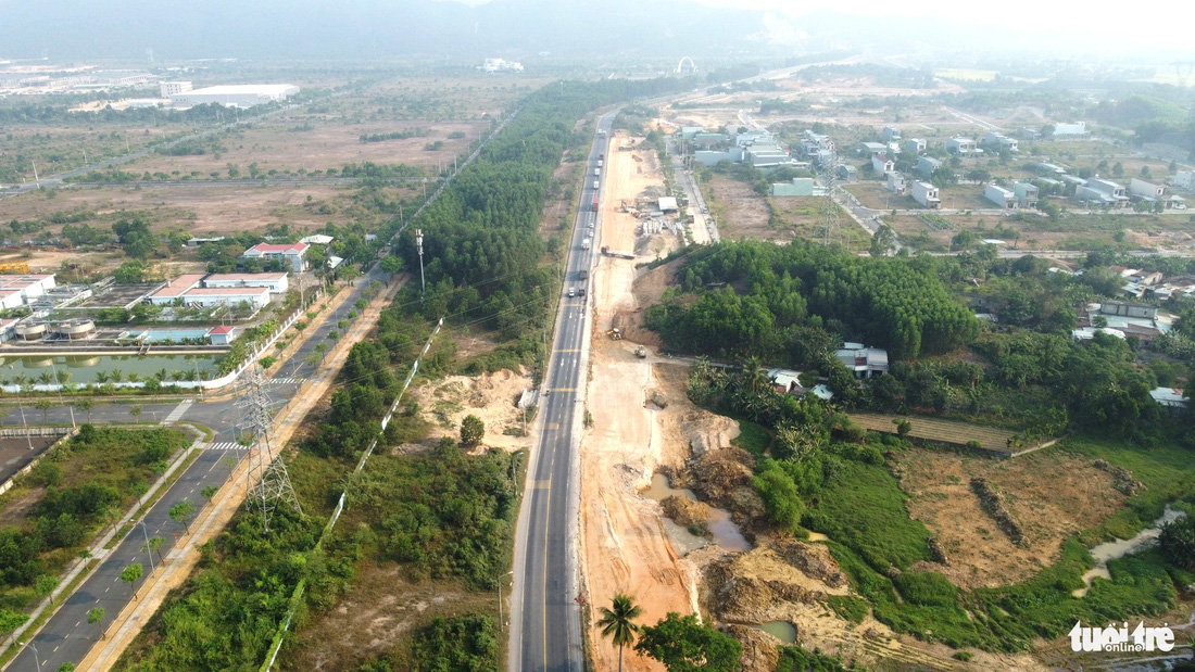 Cùng với việc mở rộng cao tốc La Sơn - Hòa Liên thì tuyến cao tốc Hòa Liên - Túy Loan cũng đang được triển khai - Ảnh: ĐOÀN CƯỜNG