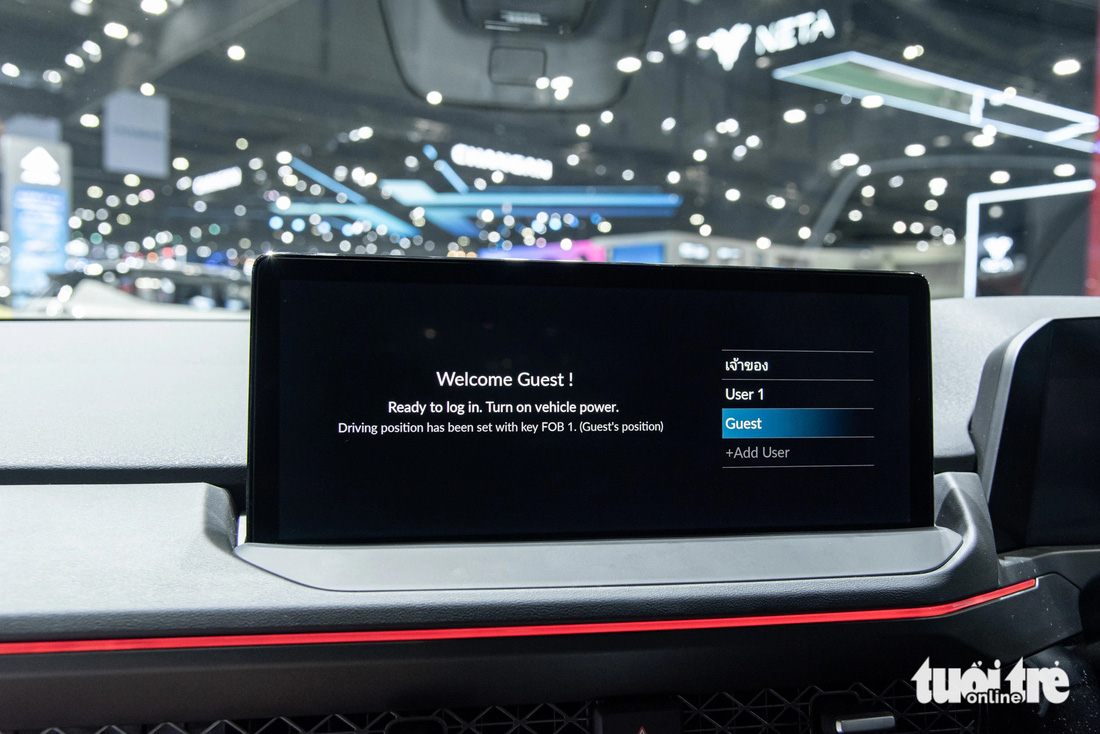 Màn hình giải trí 12,3 inch kết nối Apple CarPlay/Android Auto không dây. Tại Thái Lan, tất cả các phiên bản Accord 2024 đều sử dụng 12 loa Bose. Tuy nhiên, chỉ bản e:HEV RS cao cấp nhất có tính năng chống ồn chủ động.