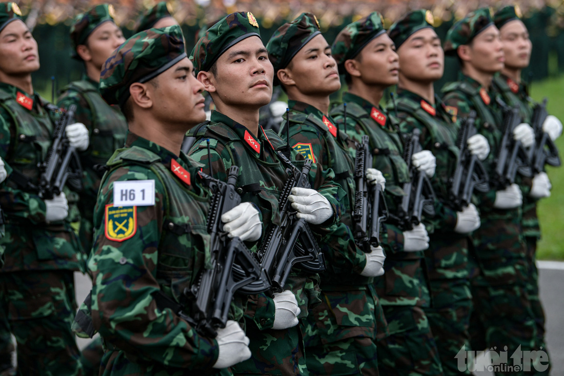 Hợp luyện diễu binh, diễu hành kỷ niệm 70 năm Chiến thắng Điện Biên Phủ sáng 5-4 tại Hà Nội