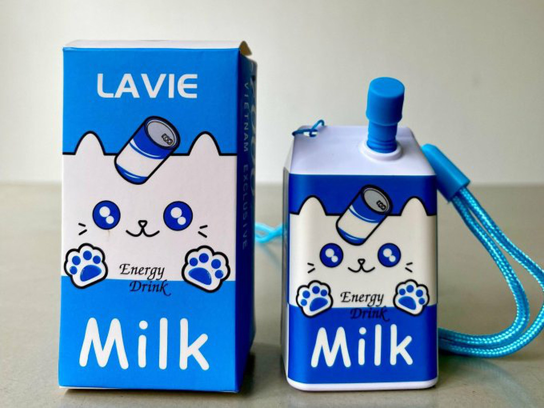 Một loại thuốc lá điện tử "ngụy trang" hình hộp sữa được bán trước cổng nhiều trường học - Ảnh: CHỤP MÀN HÌNH