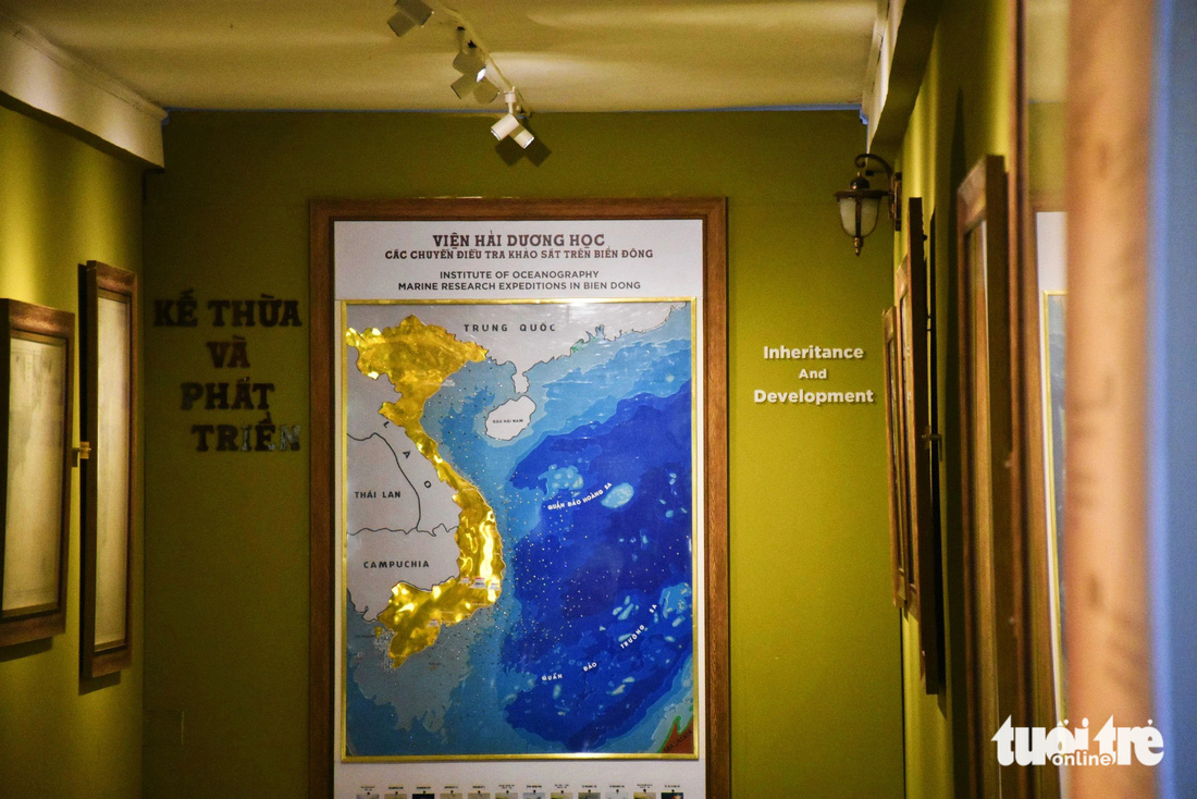 Khu vực trưng bày các bản đồ cổ về biển, đảo vừa được đưa vào sử dụng - Ảnh: TRẦN HOÀI