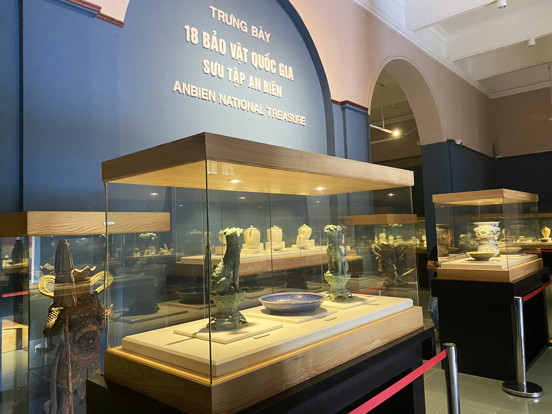 Bộ 18 bảo vật quốc gia cùng hàng trăm hiện vật cổ được trưng bày tại Bảo tàng Hải Phòng từ ngày 11-5 đến hết tháng 12-2024 - Ảnh: TIẾN THẮNG