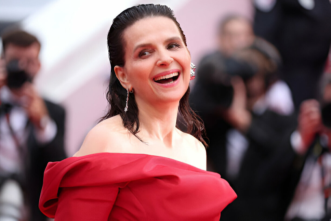 Bảo vật điện ảnh Pháp Juliette Binoche tại thảm đỏ Cannes 2024, cô từng đóng chính trong phim Muôn vị nhân gian của đạo diễn Trần Anh Hùng - Ảnh: Getty Images