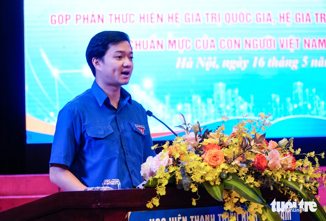 Anh Nguyễn Minh Triết - bí thư Trung ương Đoàn - phát biểu tại hội thảo - Ảnh: NGUYỄN HIỀN
