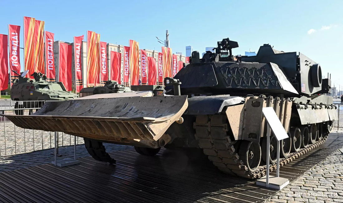 Xe phá mìn M1150 của Mỹ, thứ được giới chuyên gia đánh giá là một trong những phương tiện được bảo vệ tốt nhất và linh hoạt nhất trên chiến trường Ukraine - Ảnh: RIA NOVOSTI