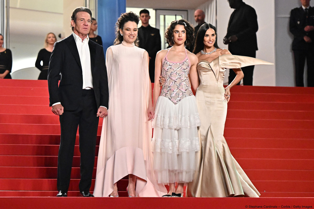 Các thành viên đoàn phim The Substance trên thảm đỏ Cannes - Ảnh: GETTY IMAGES
