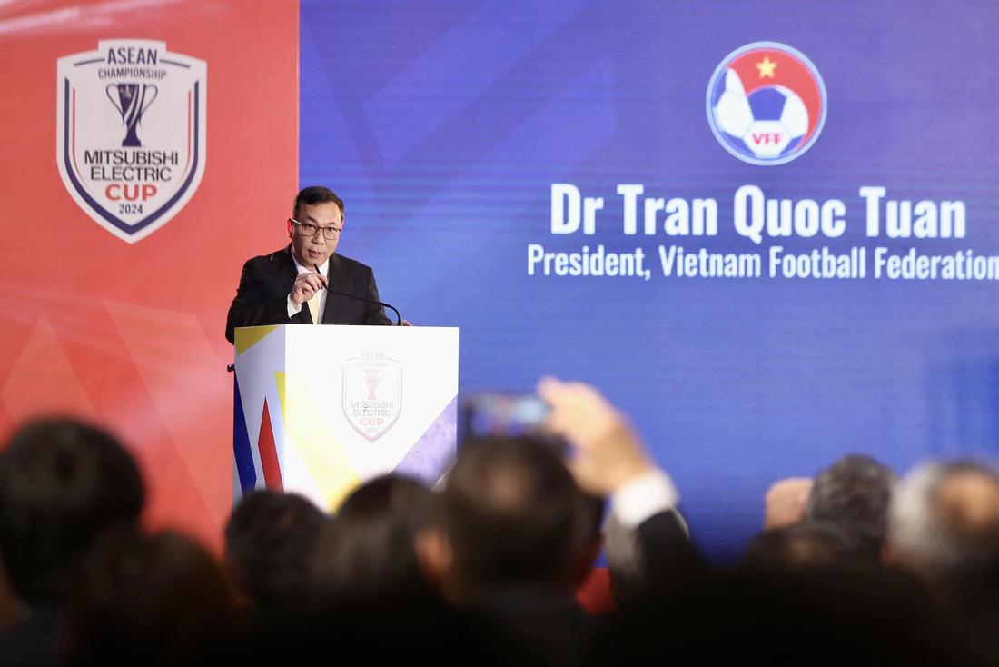 Chủ tịch VFF Trần Quốc Tuấn phát biểu chào mừng tại lễ bốc thăm ASEAN Cup 2024 - Ảnh: HOÀNG TÙNG