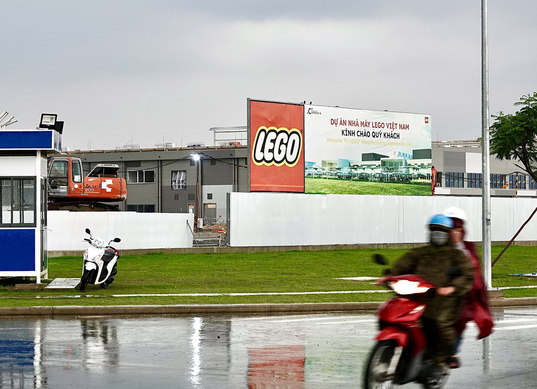 Tập đoàn LEGO với dự án nhà máy hơn 1,3 tỉ USD. Đây là nhà máy trung hòa carbon đầu tiên trên thế giới của tập đoàn này tại KCN Việt Nam - Singapore lll ở Bình Dương - Ảnh chụp chiều 21-5 - Ảnh: T.T.D.
