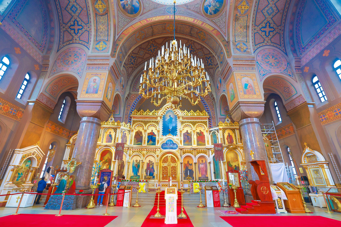 Những bức vẽ tuyệt đẹp trong thánh đường Alexander Hotovitzky của nhà thờ Upenski - Ảnh: NGÔ TRẦN HẢI AN