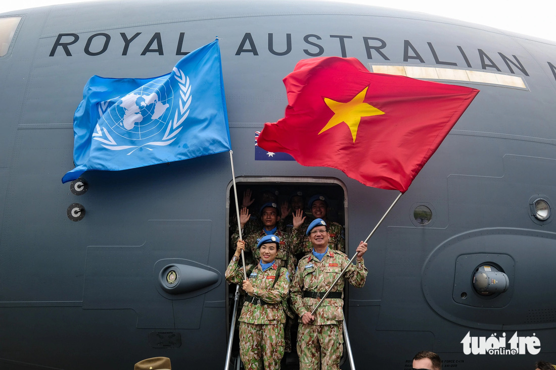 Trong một thập kỷ, hơn 800 lượt cán bộ, sĩ quan 'mũ nồi xanh' của Việt Nam đã đặt chân đến những vùng đất xa xôi thực thi sứ mệnh gìn giữ hòa bình Liên Hiệp Quốc - Ảnh: NAM TRẦN