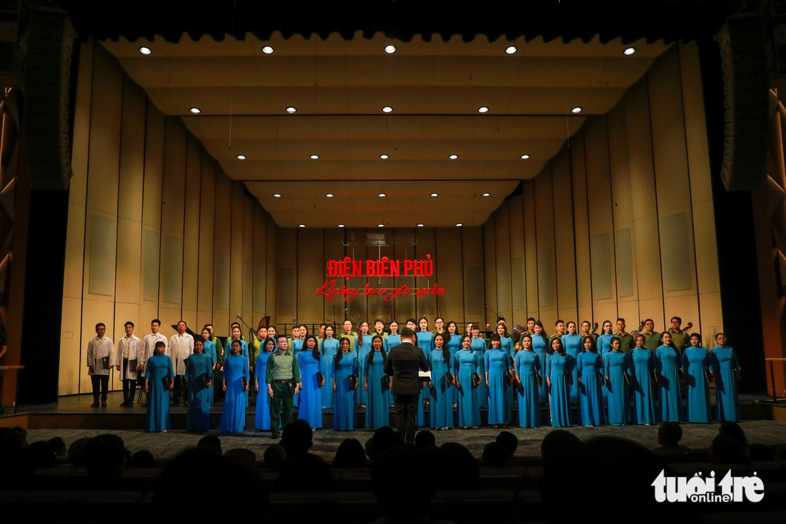 Hòa nhạc Điện Biên Phủ - Không bao giờ quên diễn ra trong hai đêm 2 và 3-5 tại Nhà hát Hồ Gươm - Ảnh: DANH KHANG