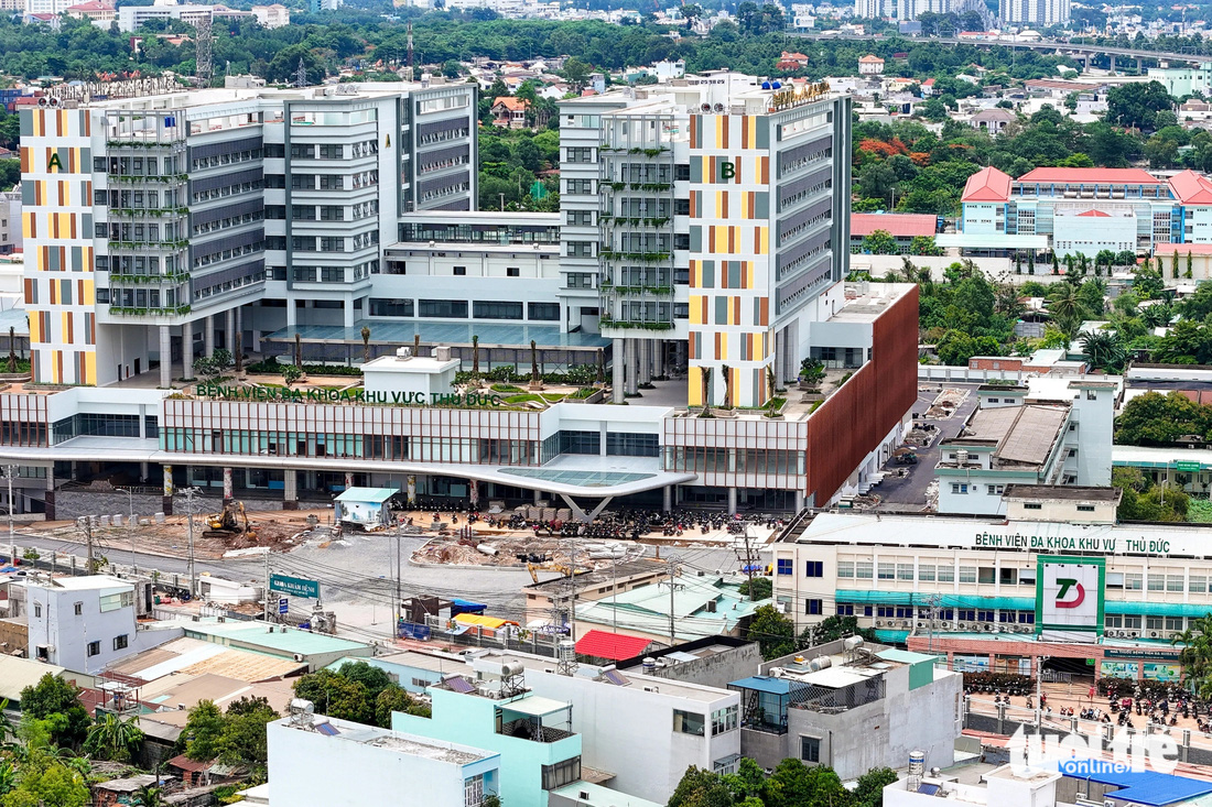 Bệnh viện Đa khoa khu vực Thủ Đức tọa lạc tại số 64 đường Lê Văn Chí, phường Linh Trung, TP Thủ Đức đang hoàn thiện kế bên bệnh viện cũ.