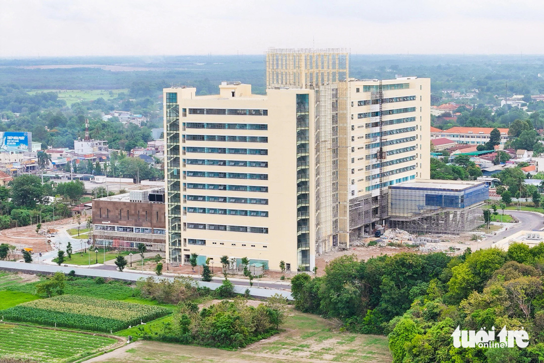 Bệnh viện được xây dựng trên khu đất có diện tích hơn 6ha, với quy mô 13 tầng nổi, quy mô hạ tầng kỹ thuật đáp ứng 1.000 giường và quy mô lưu bệnh là 500 giường hiện đại, chất lượng cao...