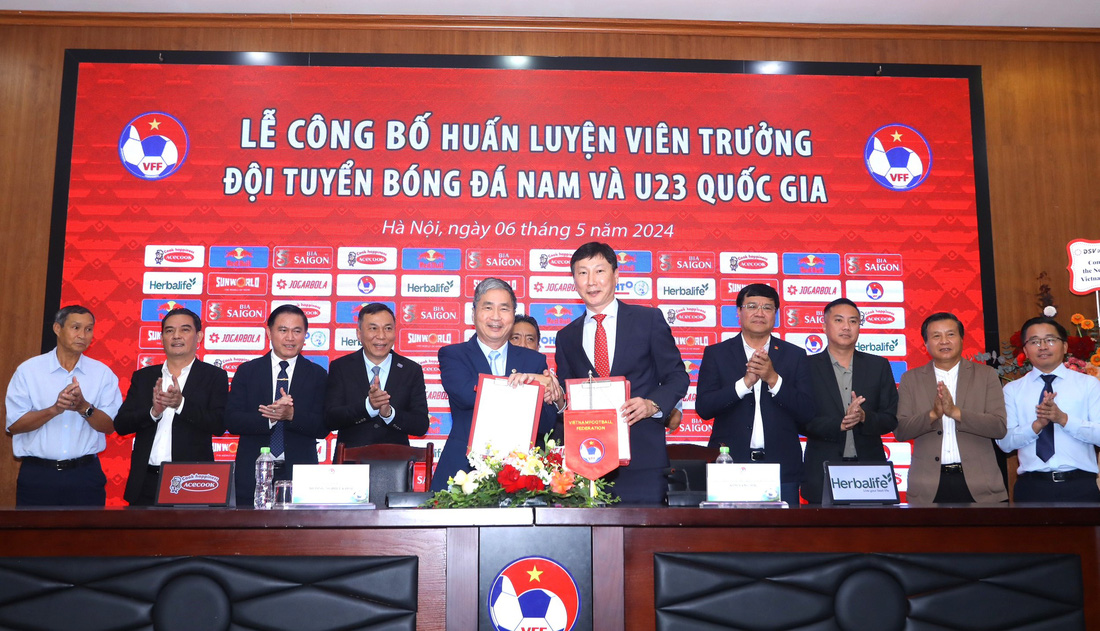 HLV Kim Sang Sik: Tôi tự tin dẫn dắt đội tuyển Việt Nam